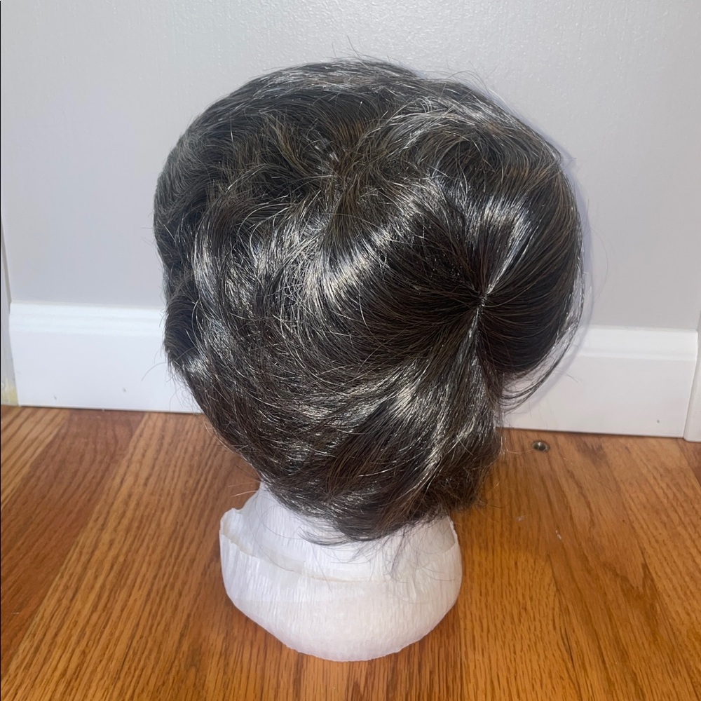 Short Straight Grey Hair Wig - Picture 4 of 9